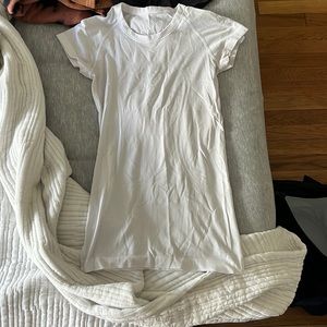 Lululemon tshirt